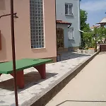 Orbanic Cres
