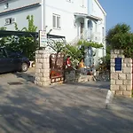 Orbanic Cres