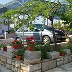 Orbanic Cres