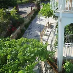 Orbanic Cres