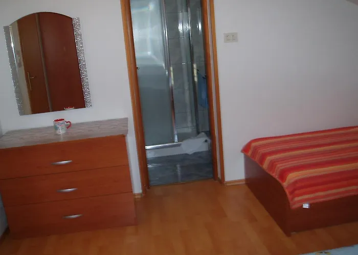 Orbanic Cres